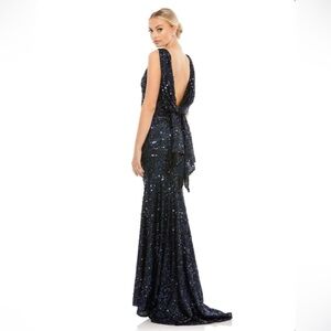NWT MAC DUGGAL Cowl Back Boat Neck Sequined Evening Gown. Size 8